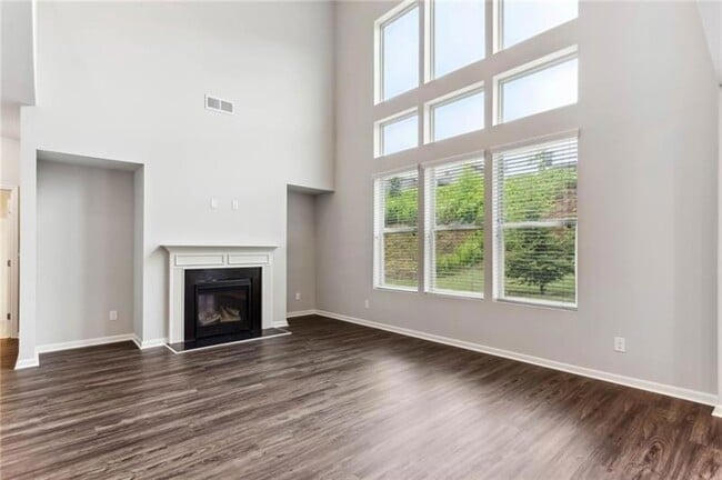 Building Photo - 5530 Mirror Lake Dr