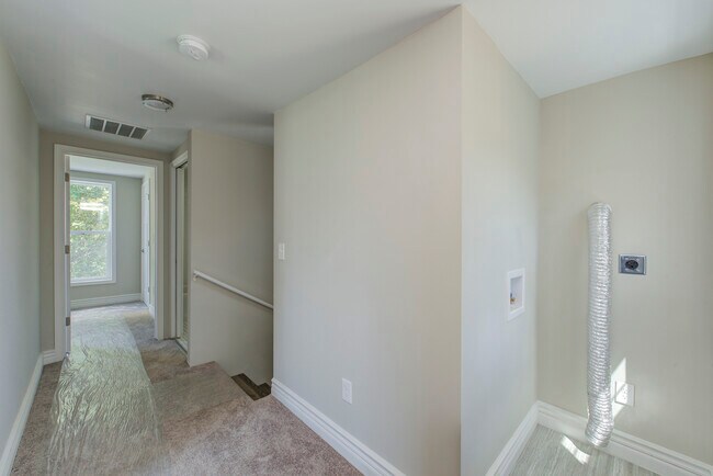 Building Photo - 701 Lincoln St