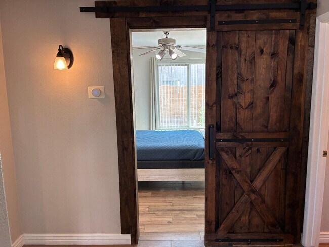 Building Photo - 13717 N 80th Ave