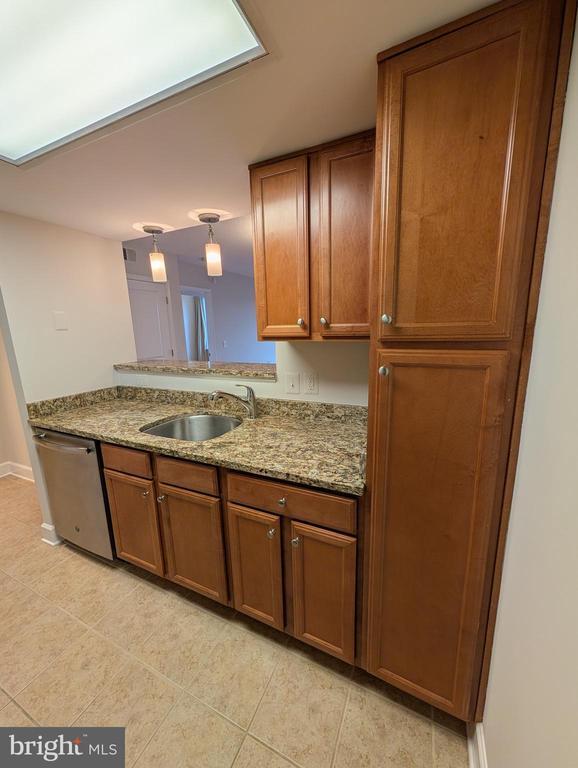 Building Photo - 11800 Sunset Hills Rd