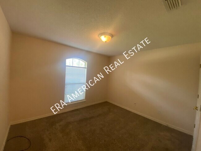 Building Photo - 6648 Longview St