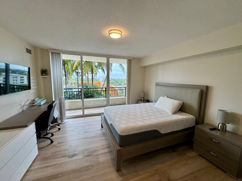 Building Photo - 3232 Coral Way