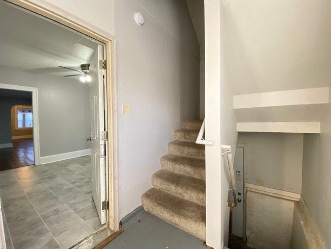 Building Photo - 4 Bedroom Home In Whiting, IN