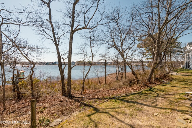 Building Photo - 222 Waters Edge Dr