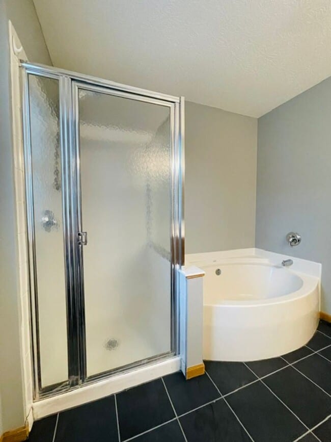 Building Photo - 8575 Fernbrook Dr