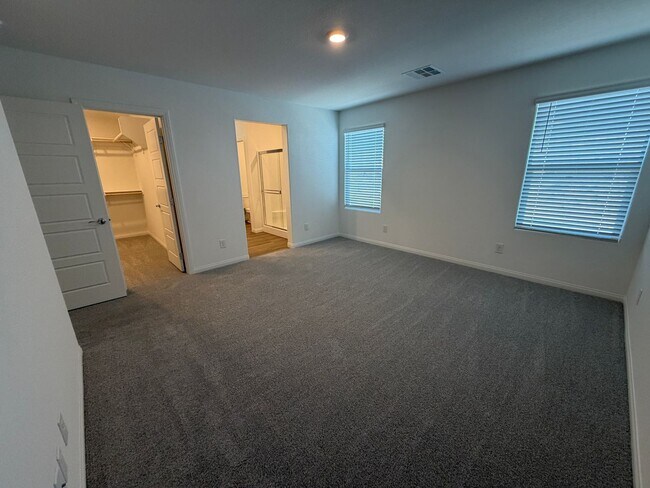 Building Photo - New Build - Never Lived In