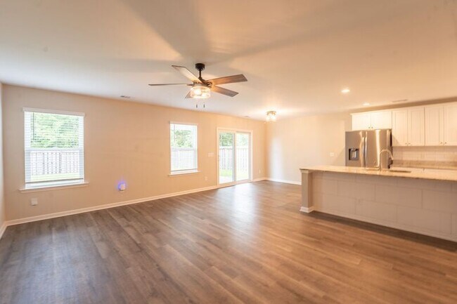 Building Photo - 257 Cromer St