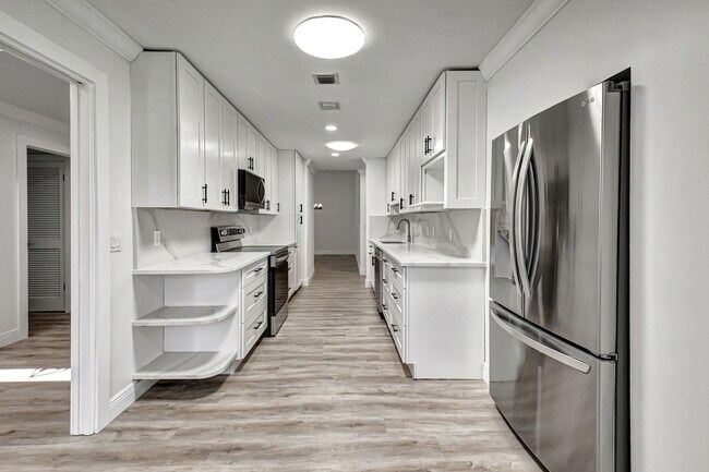 Building Photo - 4705 Fountains Dr S