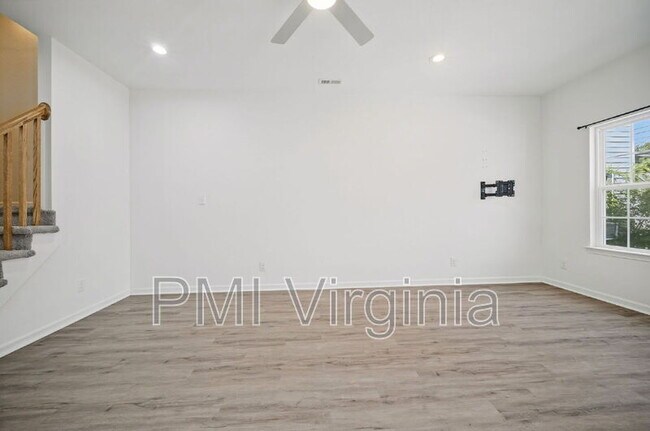 Building Photo - 105 Gilmerton Ave