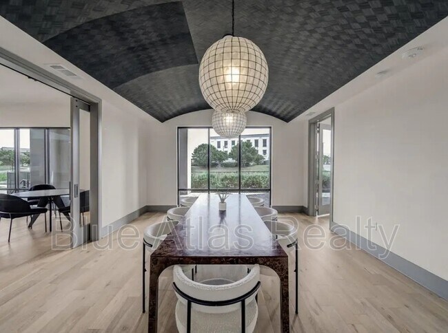 Building Photo - 2700 Old Denton Rd