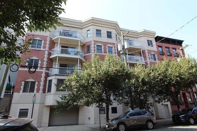 Building Photo - 108 Monroe St