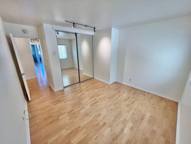Building Photo - Modern 2 bedroom Gem Near Bixby Park | Private Balcony & Secured Parking