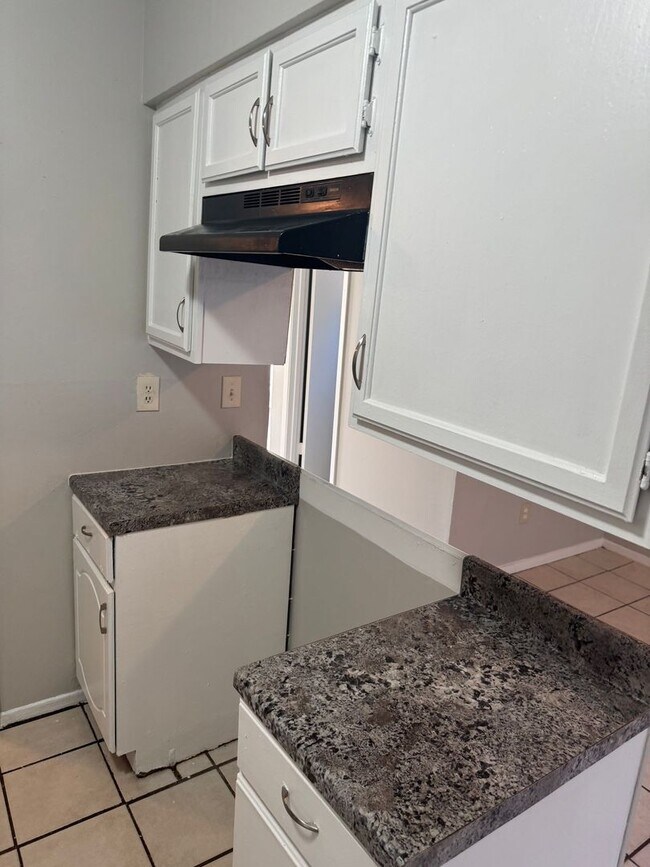 Building Photo - 3772 Hyacinth Dr