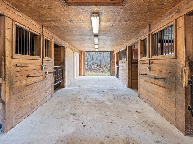 Building Photo - 281 Brooks Station Rd