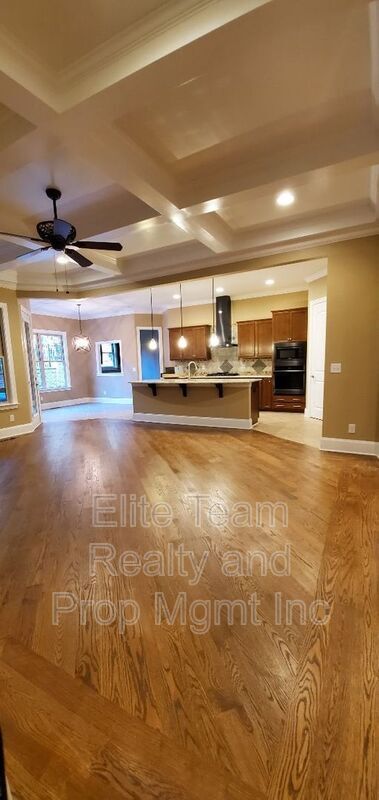 Building Photo - 550 Cottonfield Cir