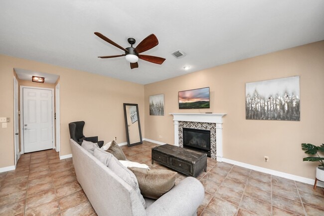 Building Photo - 17314 Pinecreek Hollow Ln