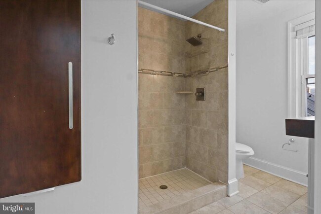 Building Photo - 521 Quintana Pl NW