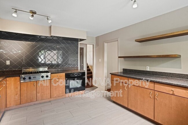 Building Photo - 6428 Earlham Dr