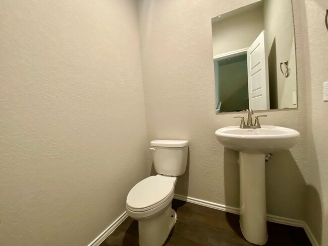 Building Photo - Luxury Townhome in New Braunfels