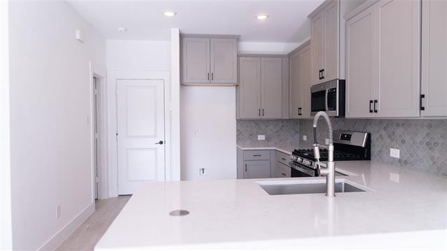 Building Photo - 2558 Campden Mews