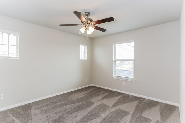 Building Photo - 7215 Victorville Dr