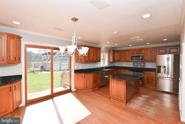 Building Photo - 124 Lakeland Dr