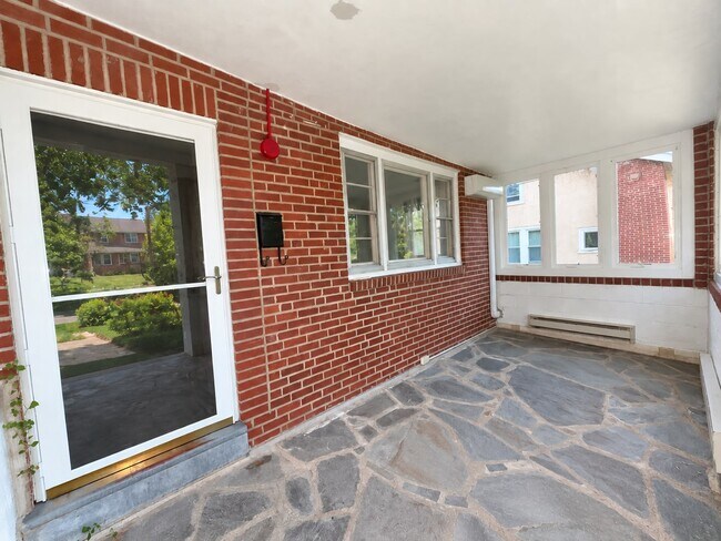 Building Photo - 6797 Lawnton St