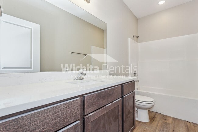 Building Photo - Brand new duplex