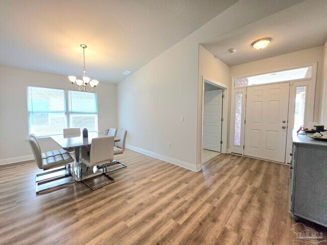 Building Photo - 1813 Leigh Lp