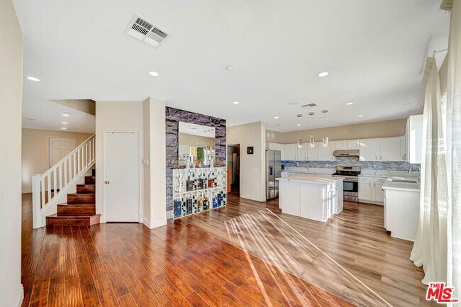 Building Photo - 12440 La Cresta Way