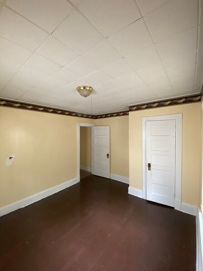 Building Photo - 120 Orange St