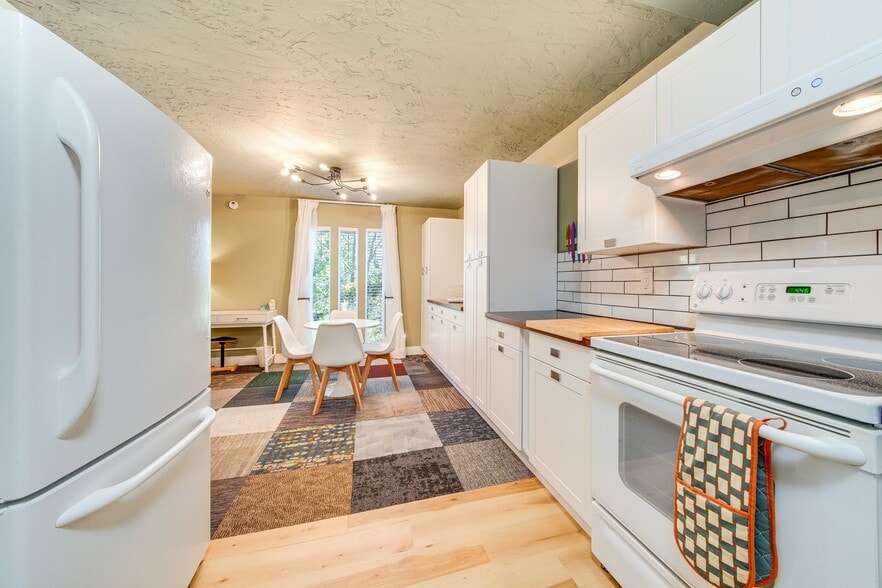 Building Photo - 1425 S Puget Dr