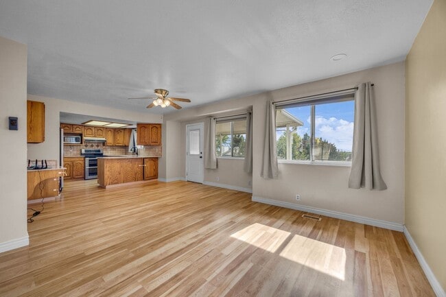 Building Photo - 5 Bedroom 3.5 Bathroom Home in Layton!!