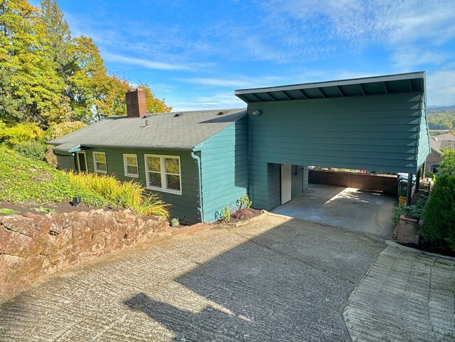 Primary Photo - South Portland Hilltop Ranch Home with Ind...