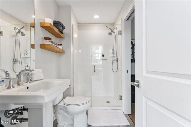 Building Photo - 77 Van Dam St