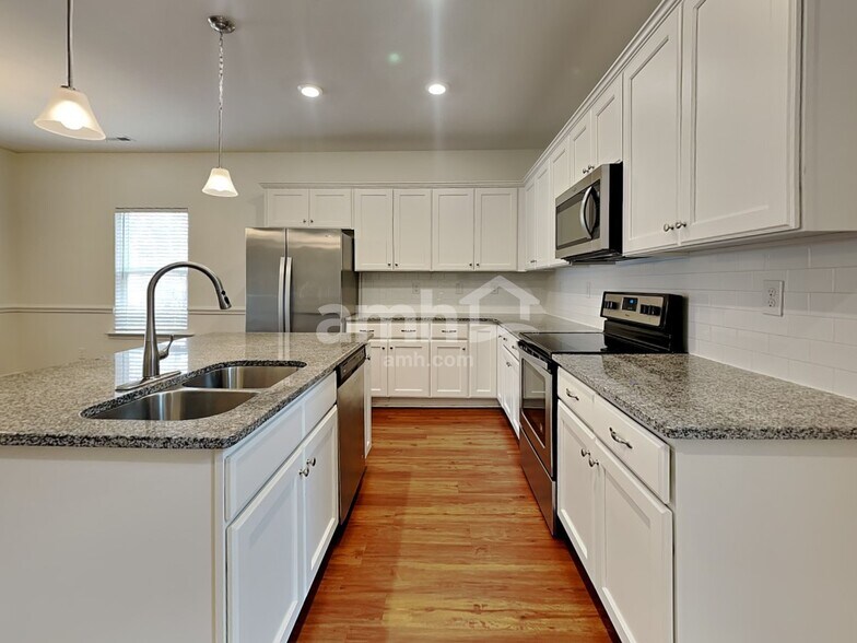 Building Photo - 3232 Grange Ct