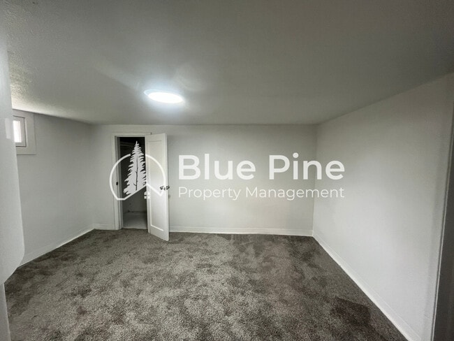 Building Photo - 975 K St