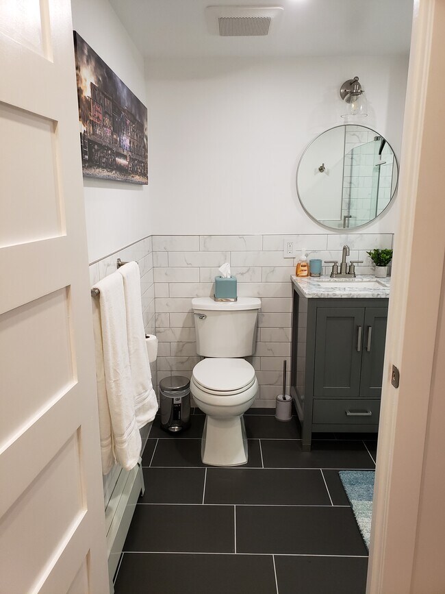 Building Photo - 15 E 117th St