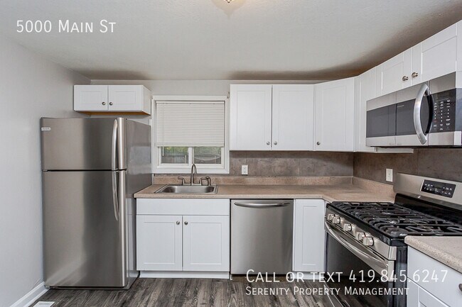 Building Photo - 5000 Main St