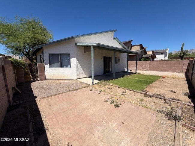 Building Photo - 9368 N Hampshire Dr