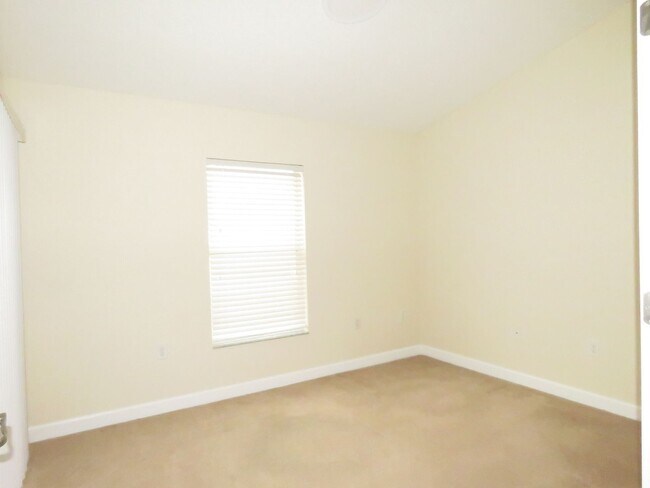 Building Photo - Three Bedrooms Plus private office.