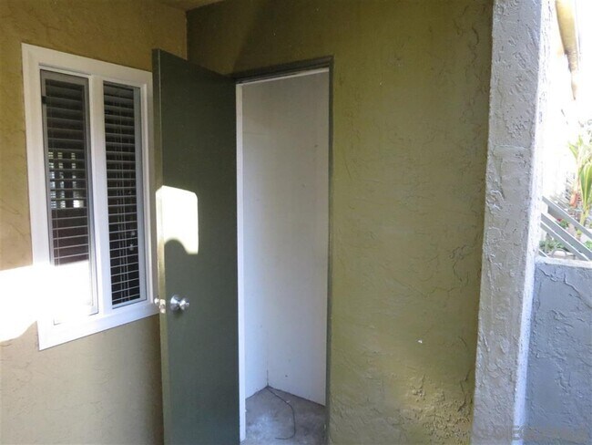 Building Photo - 7565 Charmant Dr