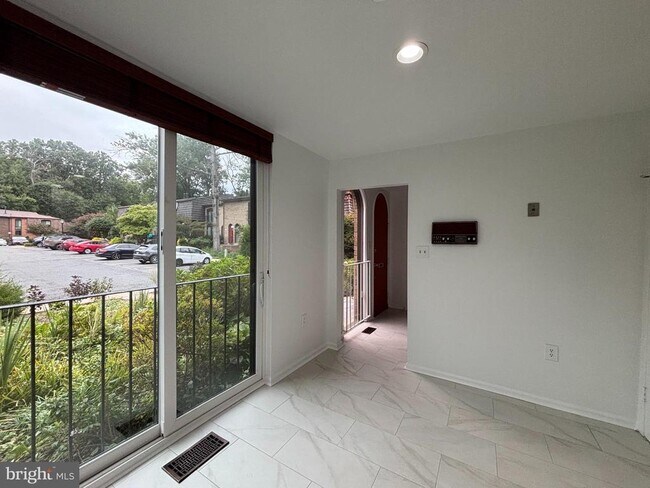 Building Photo - 8022 Inverness Ridge Rd