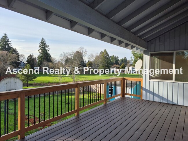 Building Photo - Need Space? This is the Place! Available NOW~Beautifully Updated 4Bed/3Bath Backs to Park Pets OK