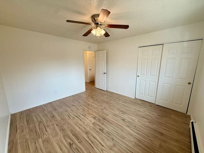 Building Photo - Beautiful 2 Bedroom Town Home! INCLUDED IN RENT: Water/Sewer/Gas/Trash