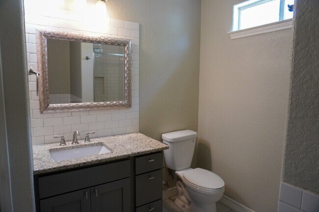 Building Photo - Beacon Hill, 3 Bedroom, 2 Bathroom, 2017 Build, ***Solar Panels, Utilities Average $40 per month***