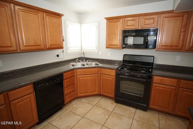 Building Photo - 10932 Acoma St