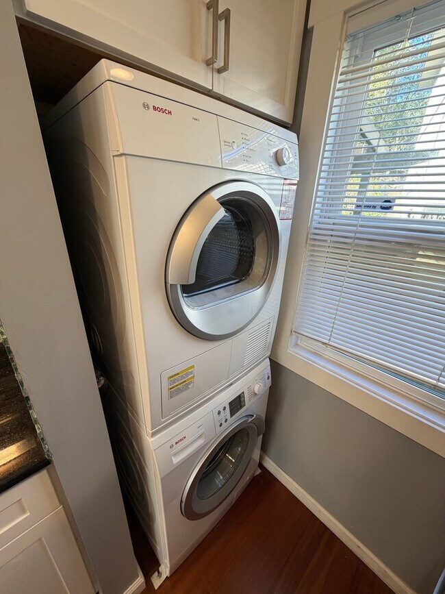 Building Photo - 2 Bed 1 Bath Condo W/ Garage In Orinda