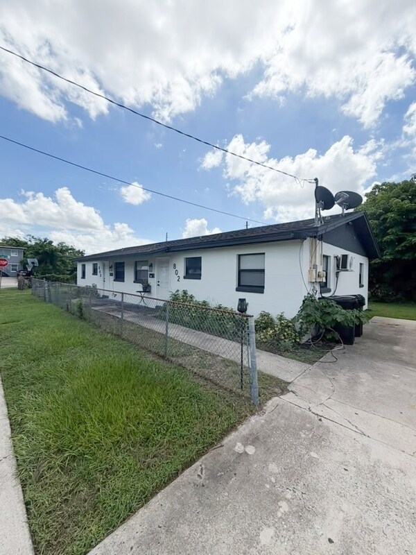 Building Photo - 813 W Jefferson St