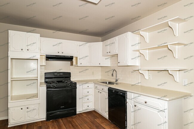 Building Photo - 2740 Radcliffe Dr